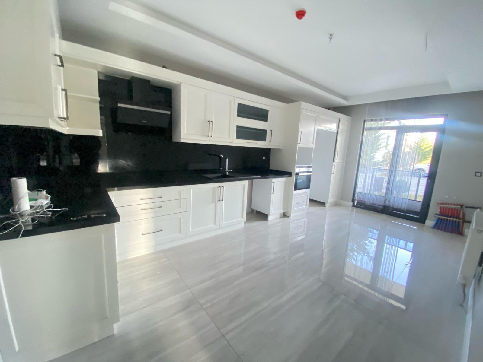 OVACIĞIN KALBİNDE BU FİYATA YOK!!TAHA AKGÜL KARŞISI SİTE İÇİ 4+1