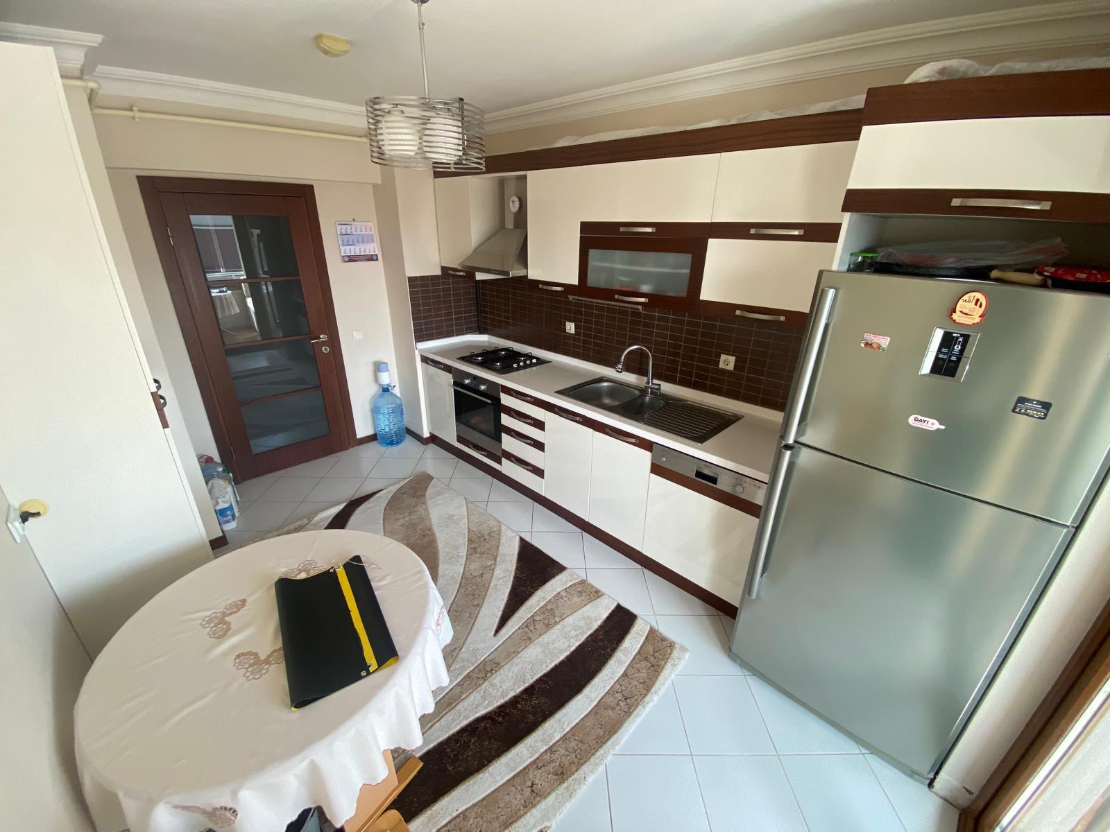 4+1 220M2 ARA KAT EBEVEYN BANYO ÇİFT ASANSÖRLÜ TERAS BALKON MERKEZİ PAY ÖLÇER SİTE İÇİ PEYZAJ ALANI SİTE İÇİ ÇOCUK OYUN ALANI AÇIK VE KAPALI OTOPARK 7/24 GÜVENLİK KAMERA SİSTEMLİ